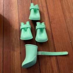 Youly Silicone Boots for dogs Size M in seafoam green