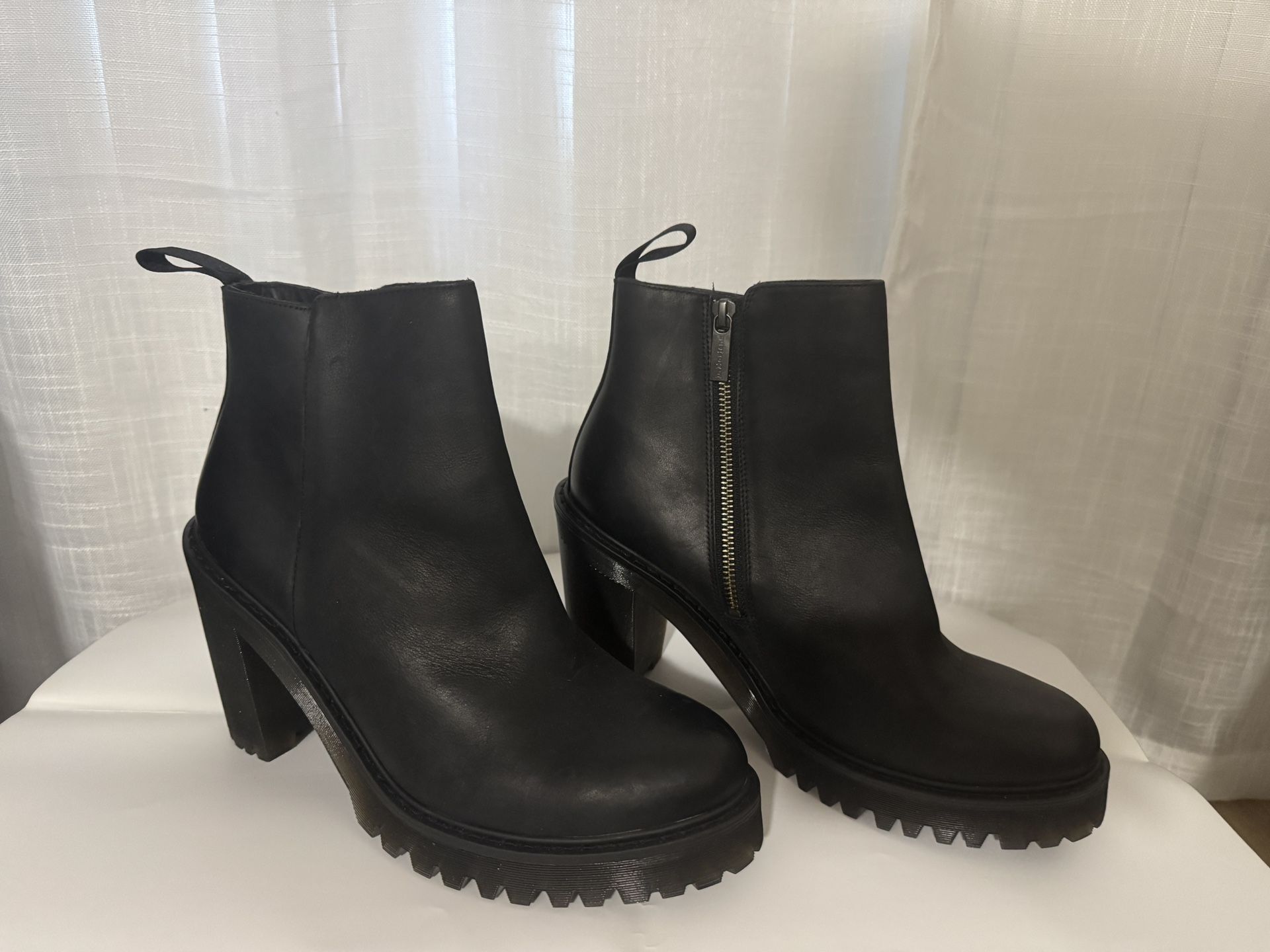 Dr. Martens Magdalena Leather boots Chelsea