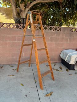 6 ft Wooden Step Ladder