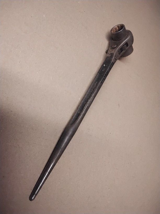 Double Ended 19 & 22mm Forged Socket RATCHET WRENCH Scaffold Spud Wrench Scaffolding --$10.00