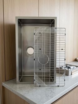 30 in Undermount Single Bowl 16-Gauge Stainless Steel Kitchen Sink with Bottom Grid