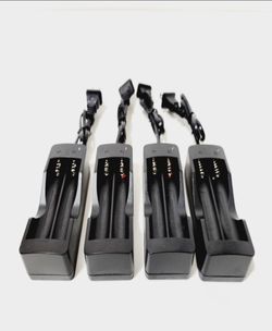 4pcs 220V Dual Charger For 18650 3.7V Rechargeable Li-Ion Battery Storage Box