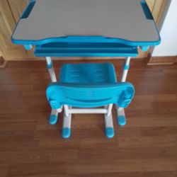 Child desk
