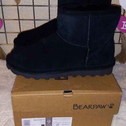 FIRM IN MERCED‼️WOMENS 🐻 PAWS SIZE  9 NEW