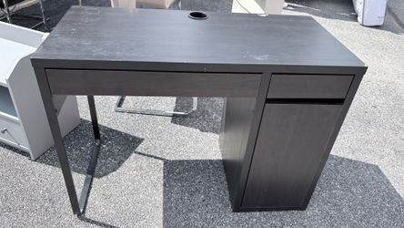 Modern Computer Desk / Study Table – $45 OBO