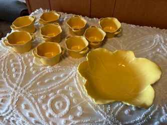 Yellow ceramic set