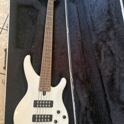 YamahaTRBX305 5 String Electric Bass Guitar - White