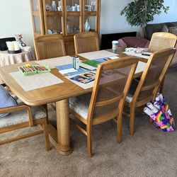 Dinning room table with chairs