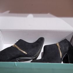 Maurices Harlow Black Boots. (Size 7)