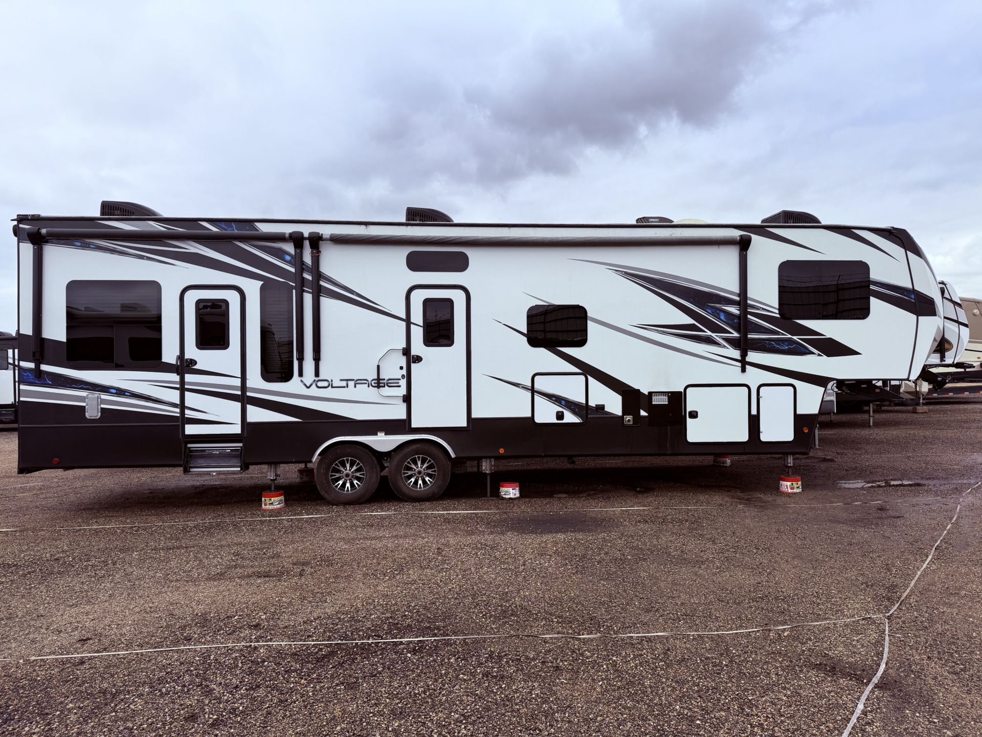 2019 Dutchman Voltage