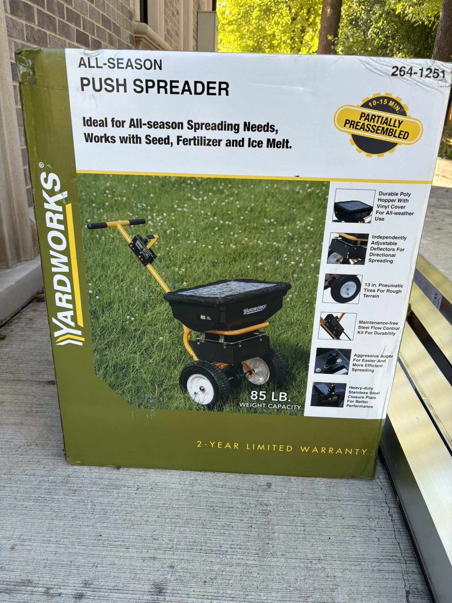 Salt/fertilizer Spreader