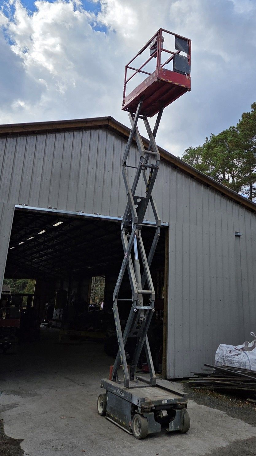 2015 SkyJack 3219 Electric Scissor Lift Works Great