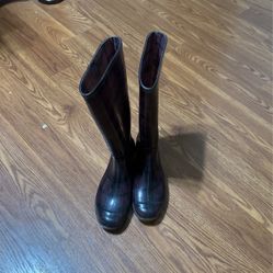 Size 6 Womens  Rain Boot