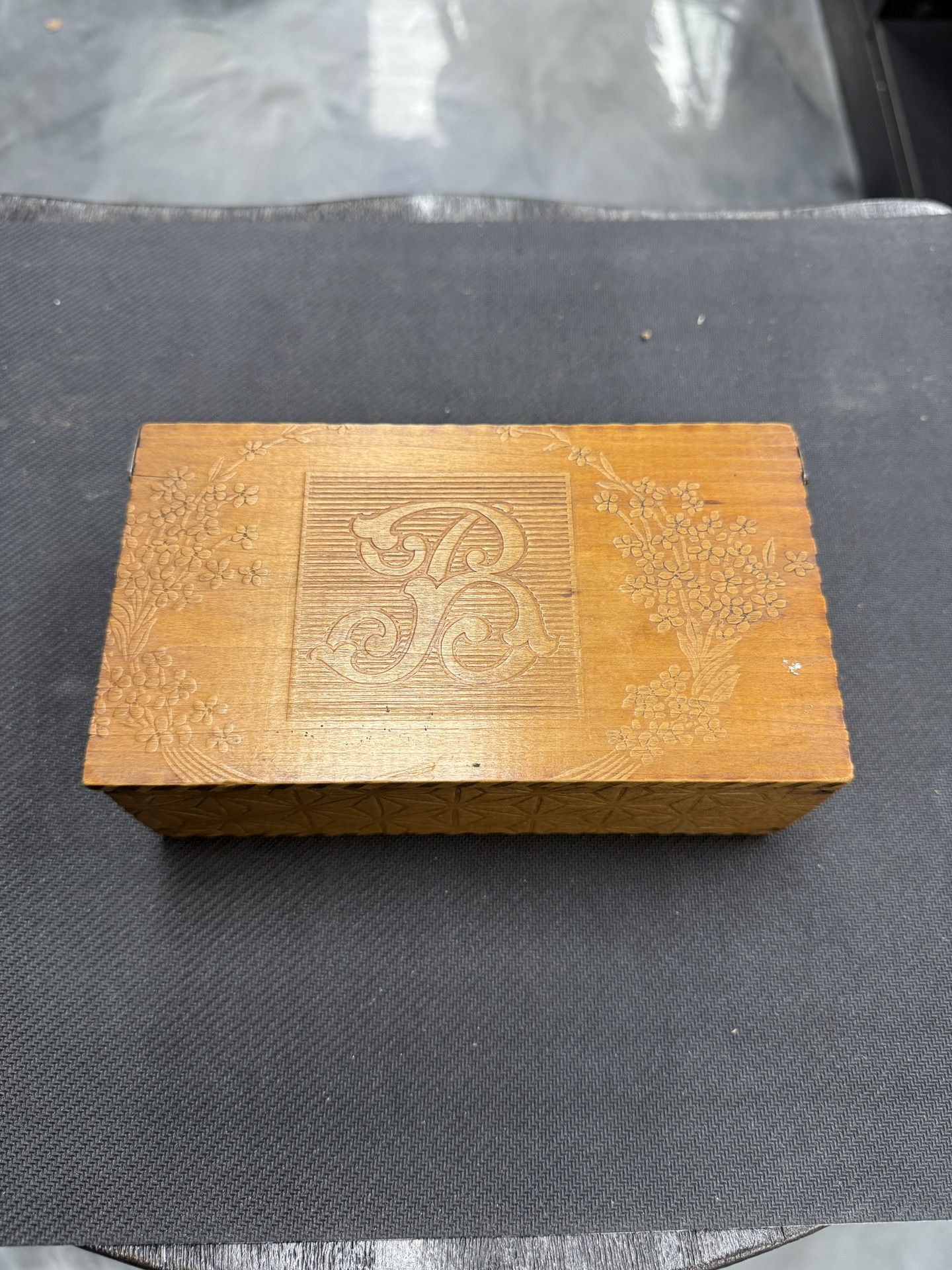 Vintage Carved Birds Eye Maple Jewelry Box – Floral Pattern & Monogrammed Lid