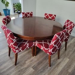 Sturdy beautiful round table with 6  comfortable chairs 