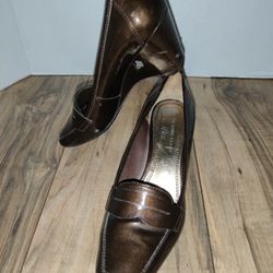 AK Anne Klein iflex Wedge Casual Shoes Size: 7M Man Made Materials.

The shoes have some damage to the heel & other areas shown in pictures

Sold as i