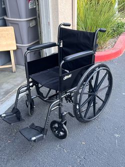 Drive medical foldable wheelchair