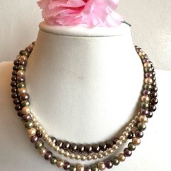 vintage and beautiful 3 strand multicolor pearl necklace 