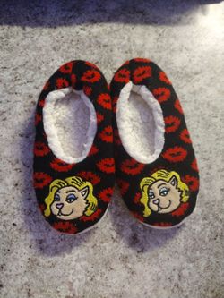 Bob's from Skechers cozy slippers women's size 7