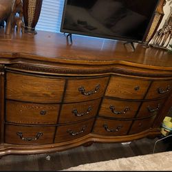 Chester drawer with mirror and nightstand