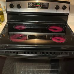 Amana Electric Stove / Oven – Model AER6303MMS1 (Works Great)