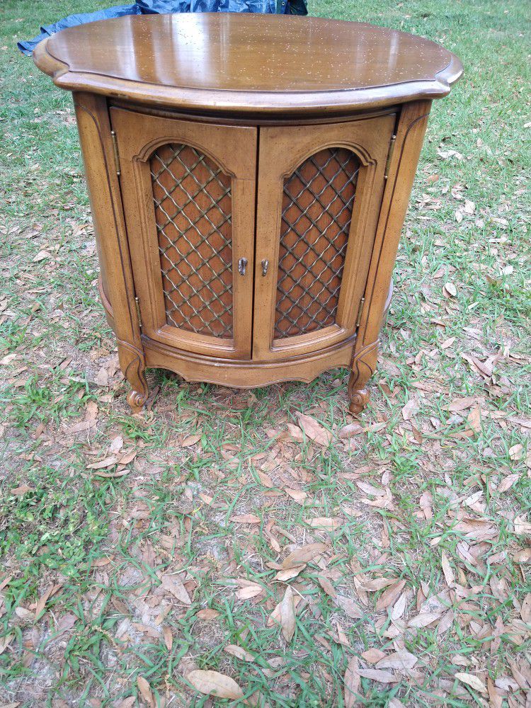 Vintage Maple French Provincial commode end table with Doors