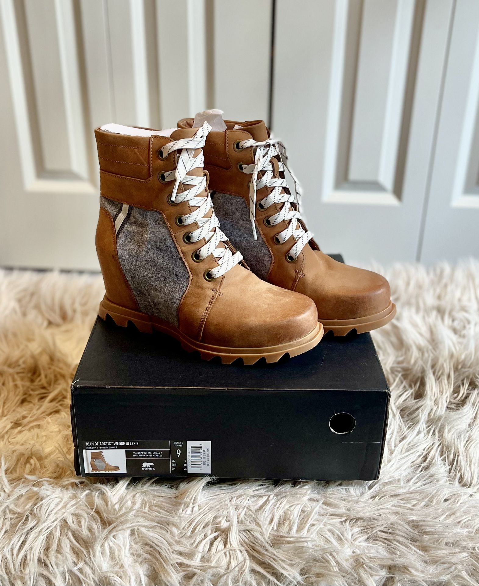 Sorel Wedge Boot (only wore once)