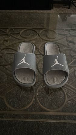 Men’s Jordan slides size 9