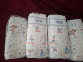HUGGIES LITLE MOVERS PLUS SIZE 7 104 DIAMPERS $50