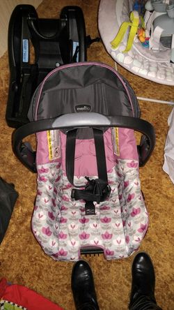 Evenflo infant carseat with base