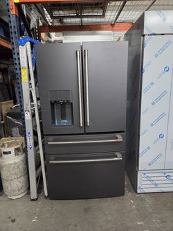 36 Inch Wide 27.8 Cu. Ft. Energy Star Rated French Door Refrigerator with Convertible Drawer
Model: CVE28DP3ND1