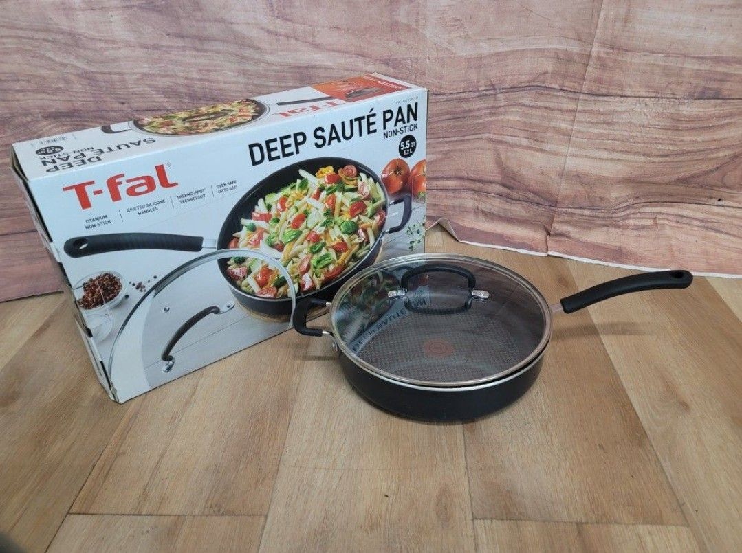 T-fal 1092330 Specialty Nonstick Dishwasher Safe Oven Safe Jumbo Cooker Saute Pan with Glass Lid Cookware, 5.5-Quart, Black