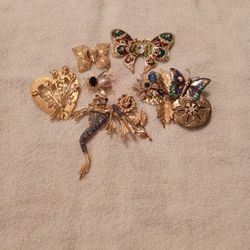 Seven Very Nice Brooches Selling All For$18.00