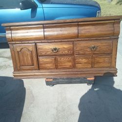 Dresser 7 Drawers A A Small Cabanet  Needs  Knobs  Drawer All Work Good