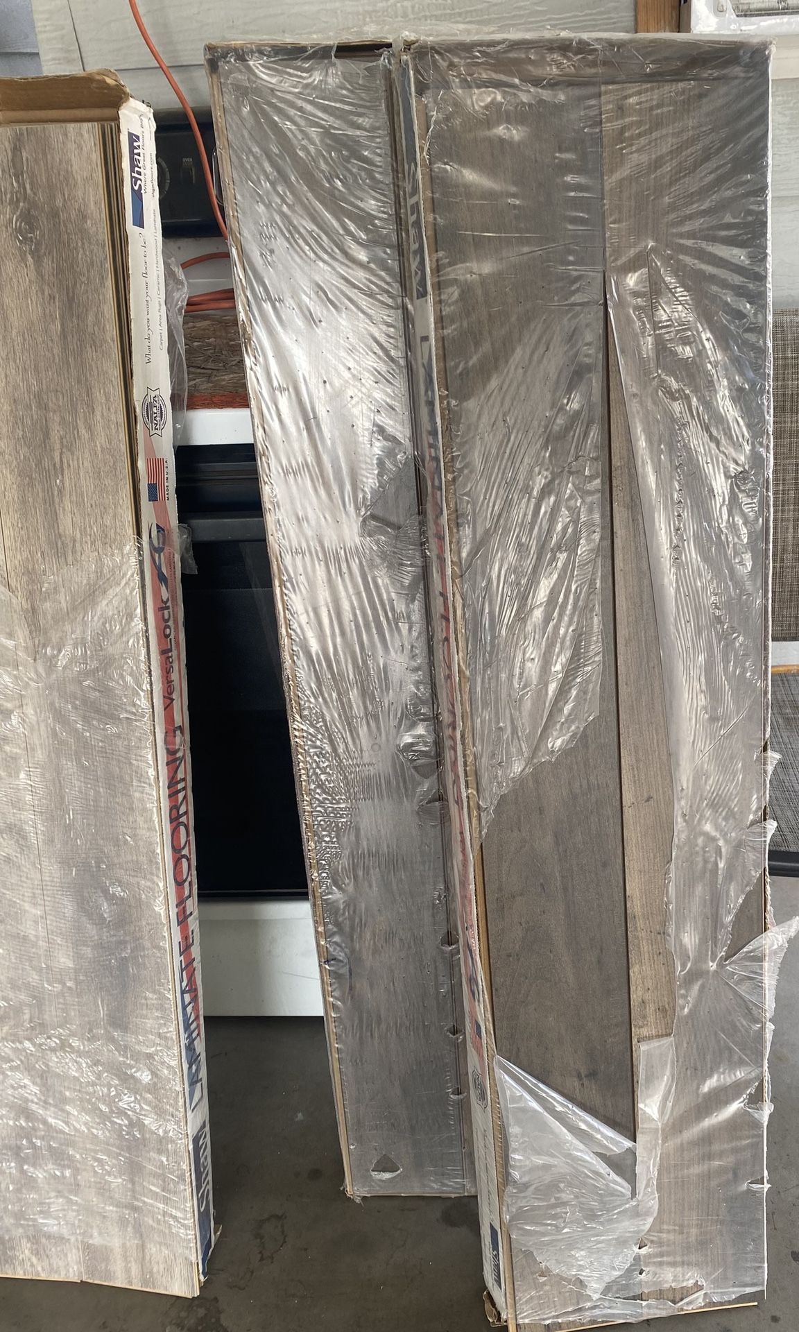 Shaw Laminate Flooring Brand New Light Brown Dark Brown Take All 75sq Ft Total