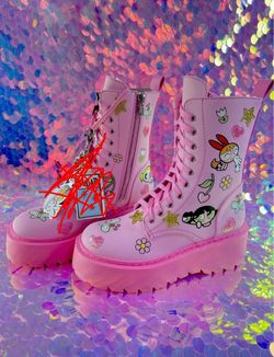 Powerpuff girls, Cartoon Network, ALWAYS SUGAR & SPICE COMBAT BOOTS  DOLLS KILL X THE POWERPUFF GIRLS, size 9, doc martens docs
