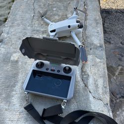 DJI Mini 4 Pro With RC2 + 6 Batteries 