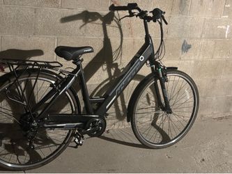 Hyper E-Ride 700C City e-bike, step-through