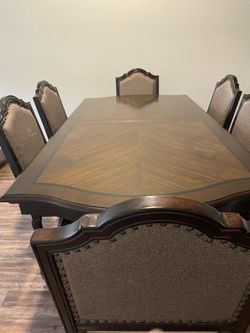 Beautiful Dining Table and Chair Set