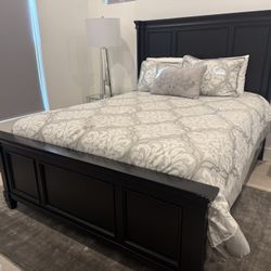 Queen panel Bed, Black