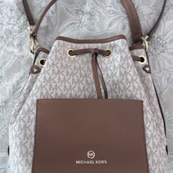 Michael Kors Bucket Bag