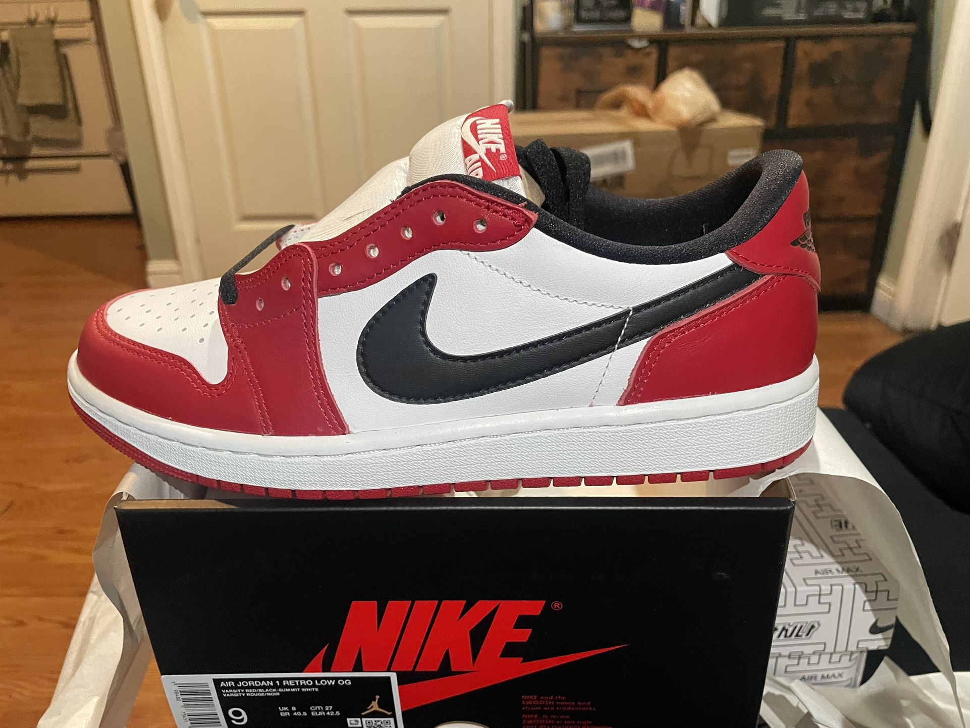 Jordan 1 Low Chicago Size 9 Men