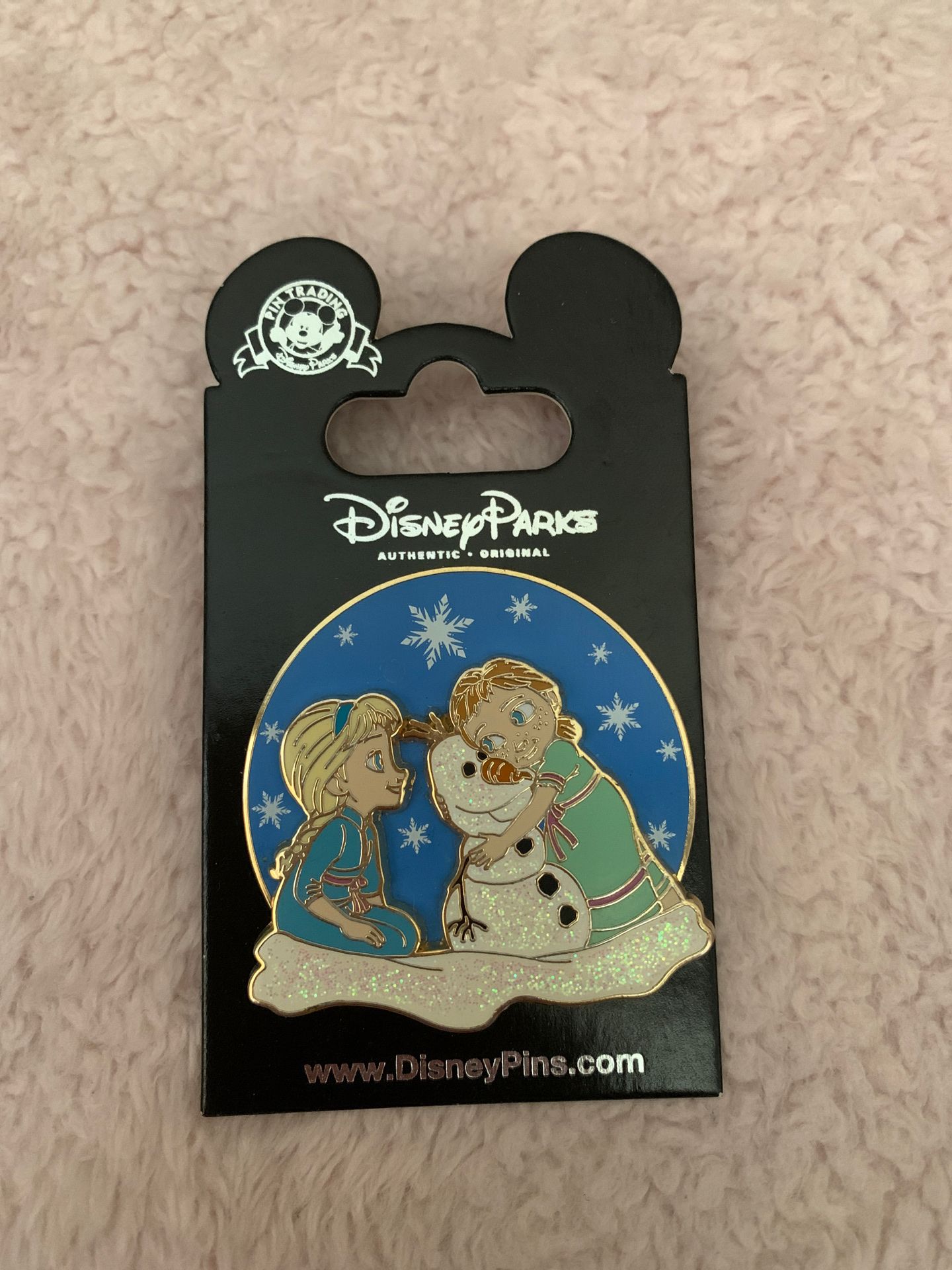 Disney Frozen pin Anna and Elsa building Olaf