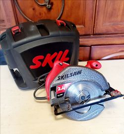 SKILSAW 5450 Circular Saw w/ Case + Extra Blade – Excellent Condition