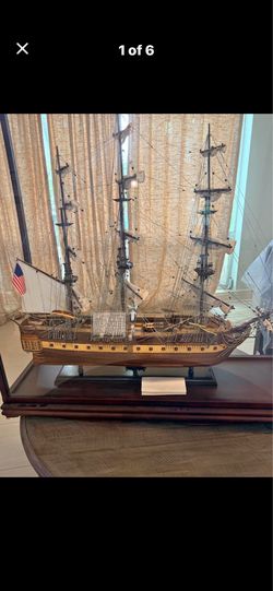 Large USS Constitution ship with case w/Glass Display Case