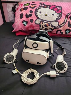 FOR SALE $225  *(DELIVERY $20)
MY DAUGHTER IS SELLING HER OCULUS QUEST 3-S WITH PRO HEADSET ADVANCE WITH *FAN 🌬 & EXTRA BATTERY PACK *🔋 ALSO HAVE CO