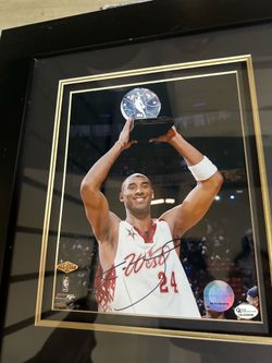 Signed Kobe Bryant photo