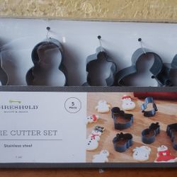 New THRESHOLD 5 Piece Stainless Steel Christmas Cookie Cutter Set - SNOWMEN