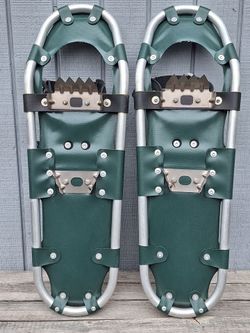 Snowshoes ●Like New●~MakeMeAnOffer~