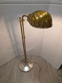 Vintage Mid-Century Brass Shell Floor Lamp - Adjustable 🐚